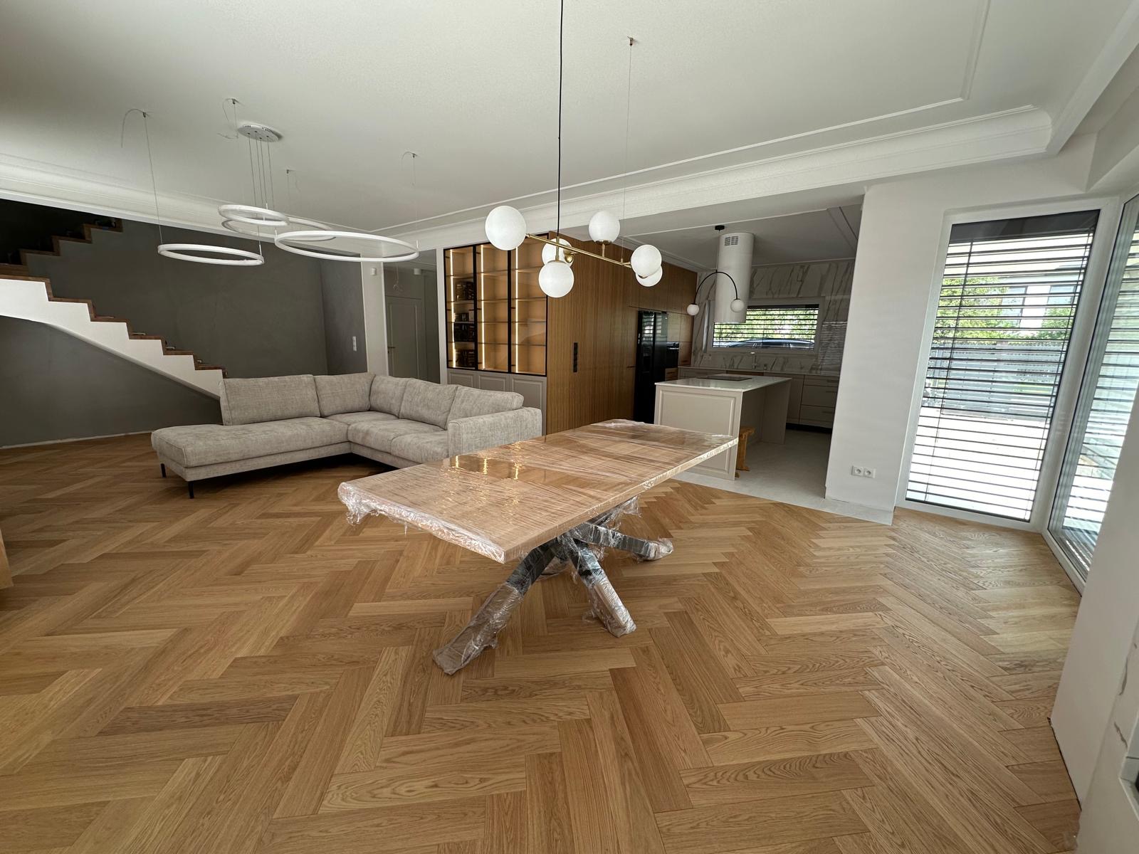 Apartament z parkietem w jodełkę - Salon i strefa dzienna